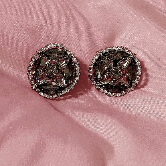 Vtg Weiss black & white aurora borealis clip on earrings - Picture 2 of 8